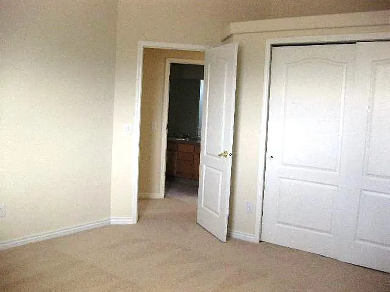 2075 Rockhurst Blvd — Photo 12