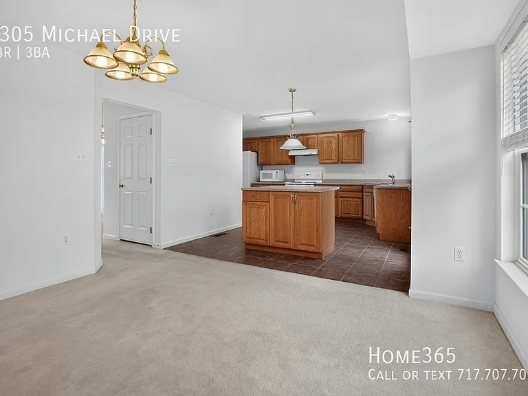 1305 Michael Dr — Photo 2