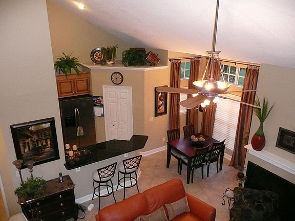 Dinette / Kitchen Area