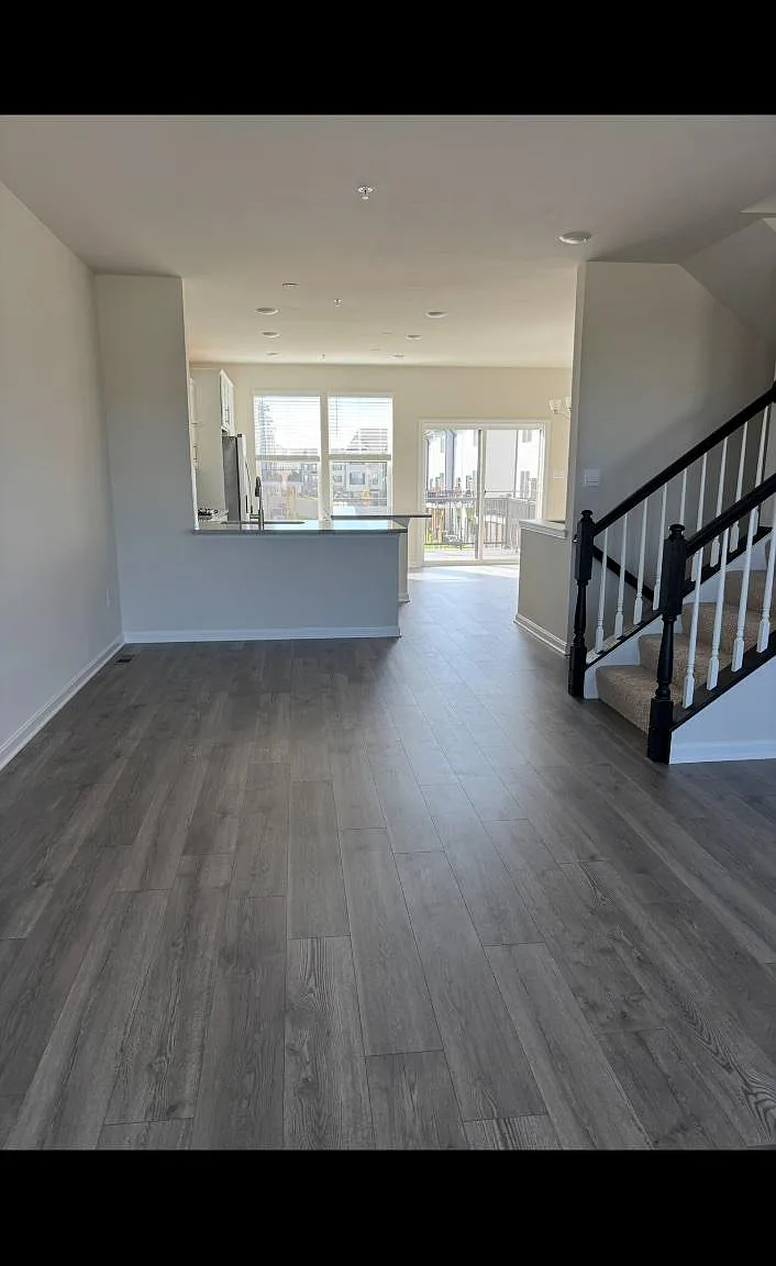 4 bed, 3.5 bath, 2280 sqft, $3,300 — Photo 3