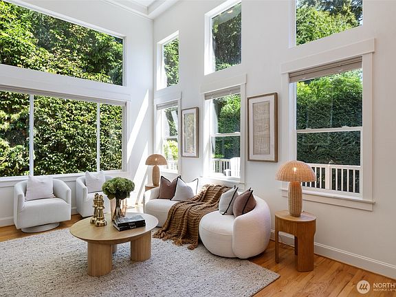 3rd image of 716 99th Avenue NE