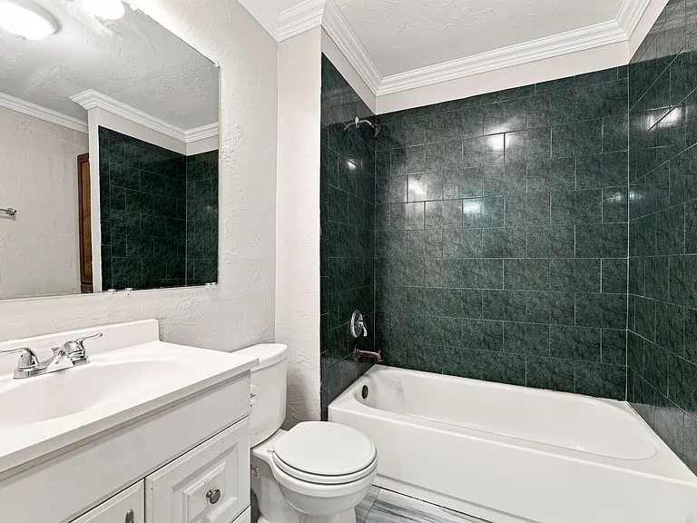 206 Ocean Dr — Photo 14