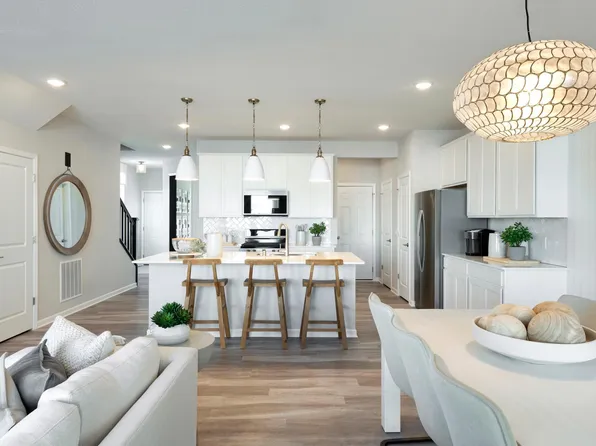 4726 Airlake Dr, Woodbury, MN 55129