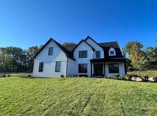 8756 Valley West Dr, Breinigsville, PA 18031