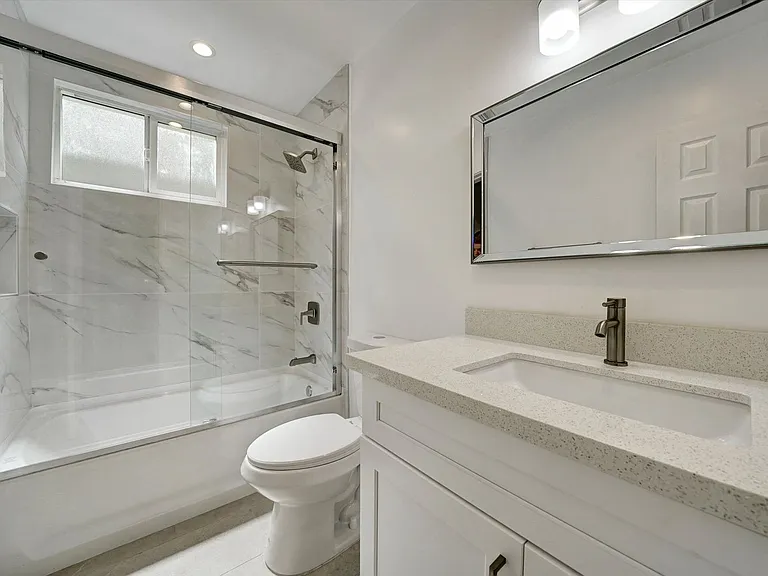 2040 S Sherbourne Dr — Photo 19