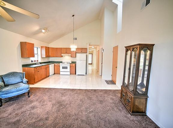 3rd image of 826 May Ave