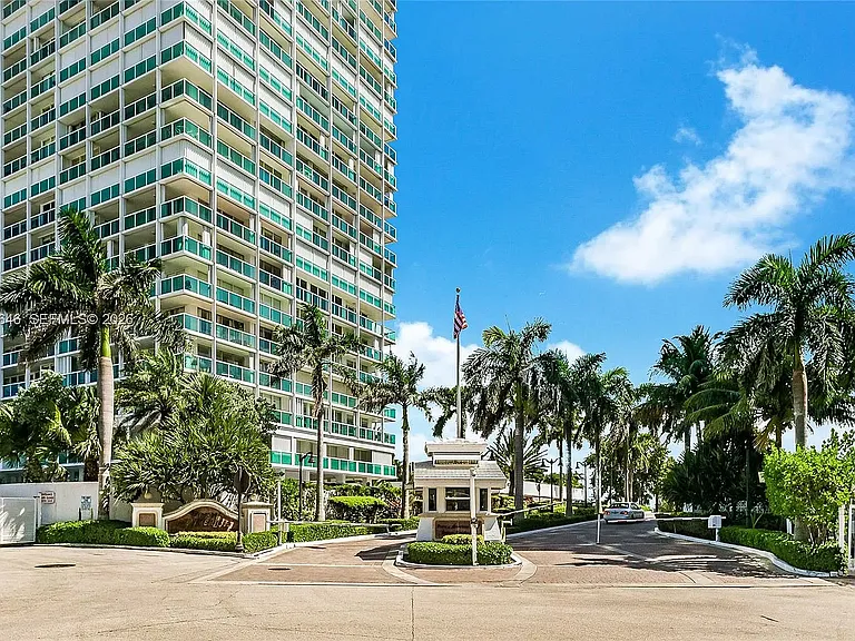 2200 S Ocean Ln #801 — Photo 3