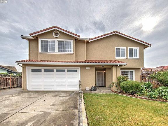 2nd image of 33905 Abercrombie Pl