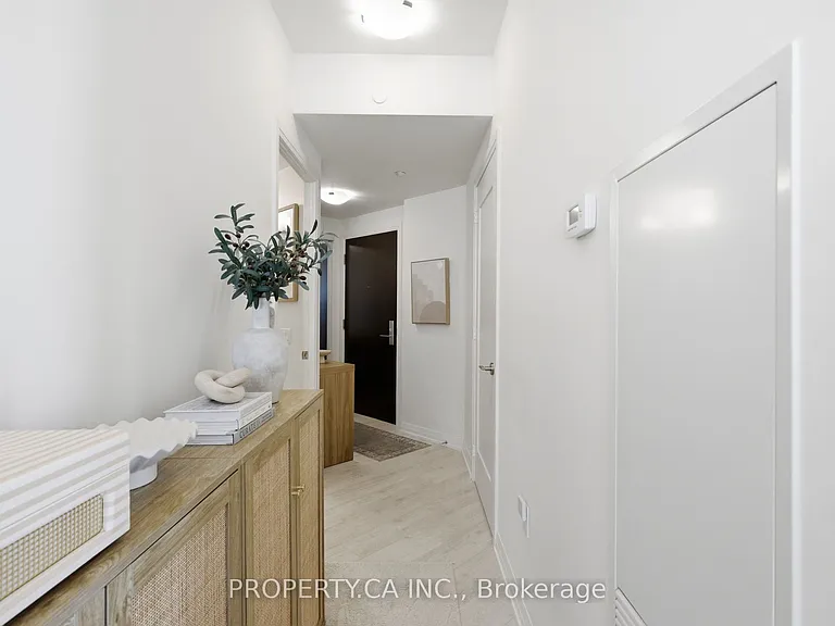 9000 Jane St #2421 — Photo 4