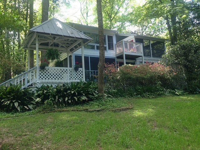 1st image of 135 Lake Bluff Ln