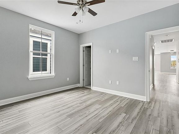 4th image of 2518 Acacia St