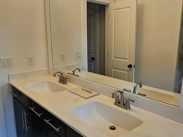 2110 E Roxboro Rd NE — Photo 31