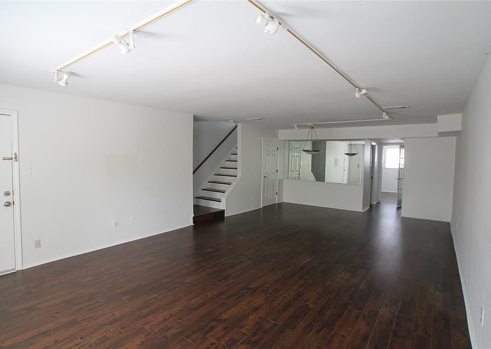 1st image of 463 N Post Oak Ln #463