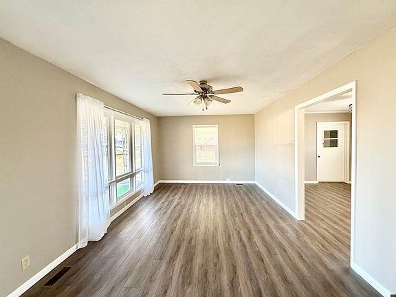 5th image of 225 Maple St