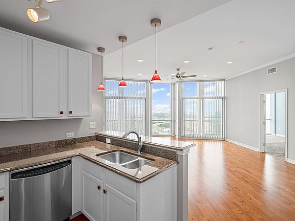 5th image of 500 Throckmorton St APT 2701