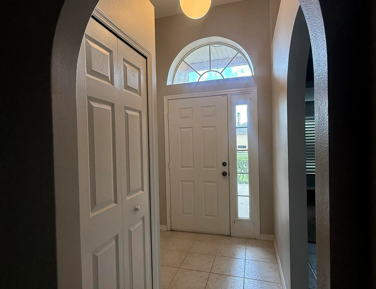 3 bed, 2.0 bath, 1865 sqft, $2,100 — Photo 3