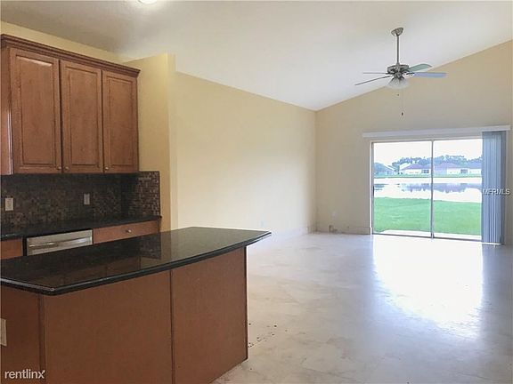 5th image of 846 Hacienda Cir