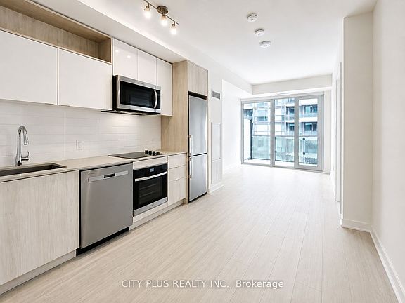 2nd image of 135 Lower Sherbourne St #2621