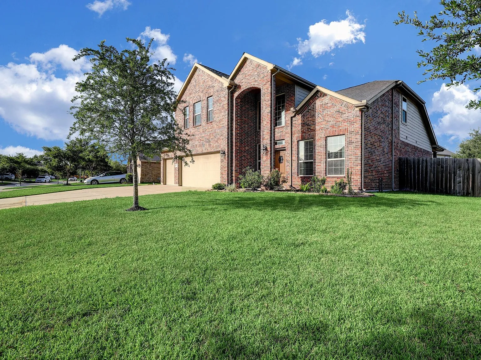 4 bed, 2.5 bath, 2420 sqft, $2,850 — Photo 1