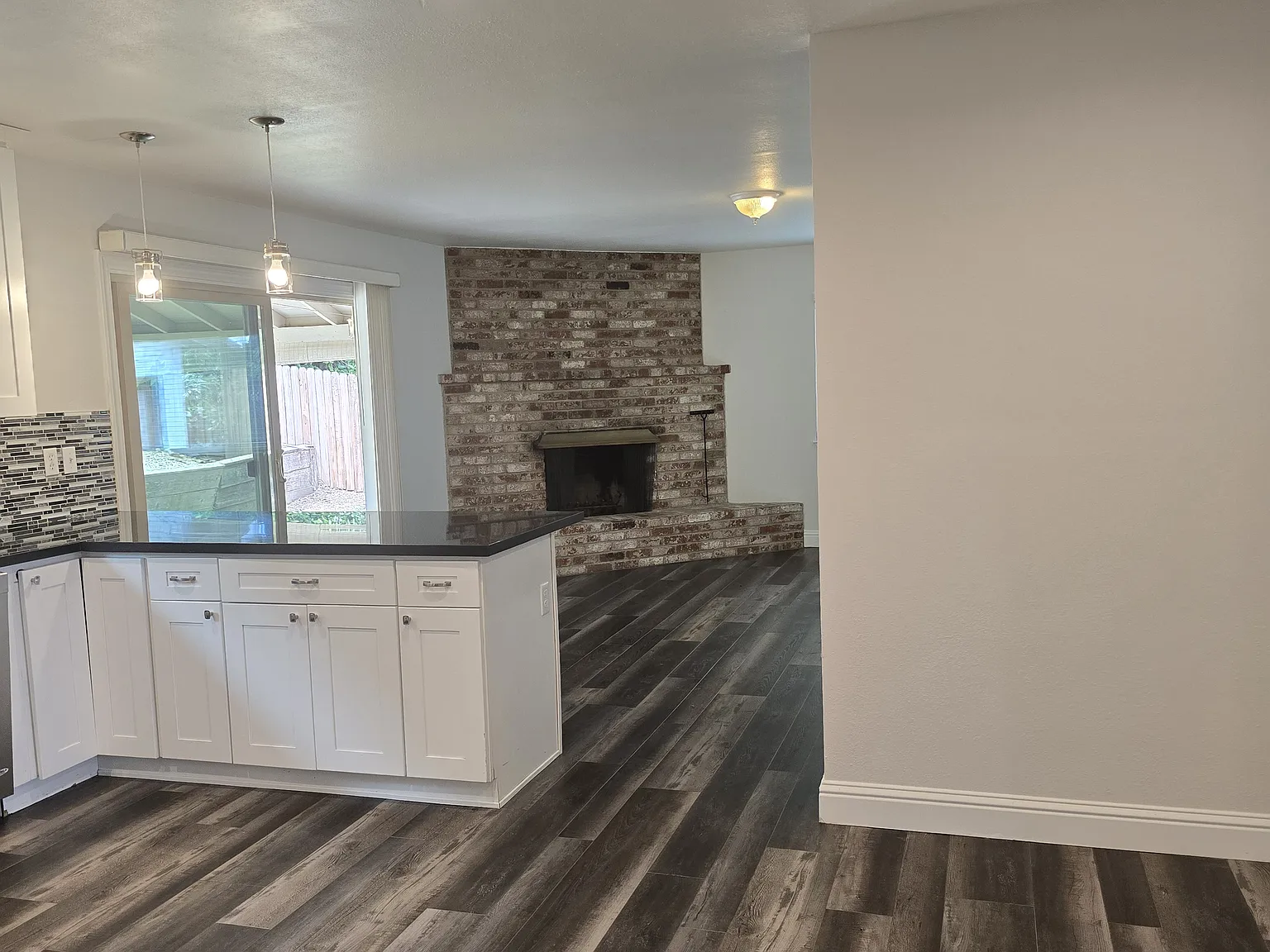 3 bed, 1598 sqft, $3,395 — Photo 3