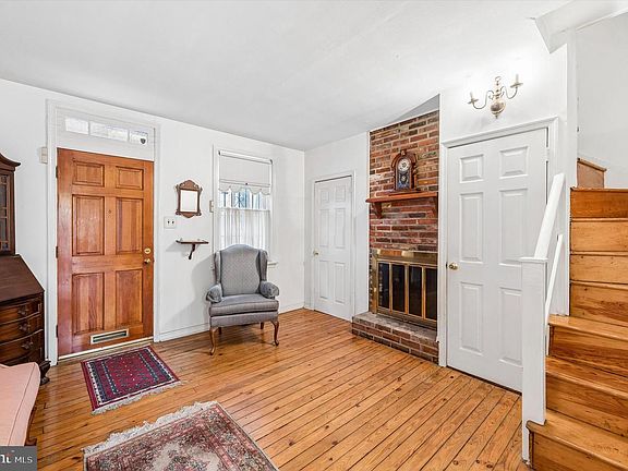 4th image of 2119 Rodman St