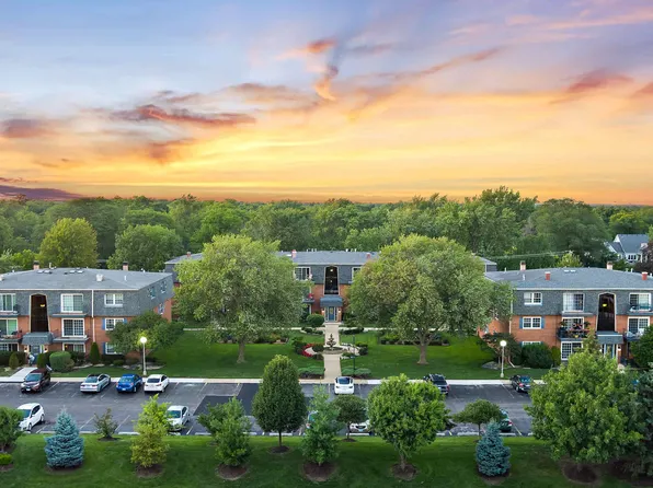 Brittany Court, 910-1090 W 64th St, La Grange, IL 60525