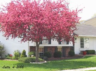 733 Sunrise Ln, Roselle, IL 60172
