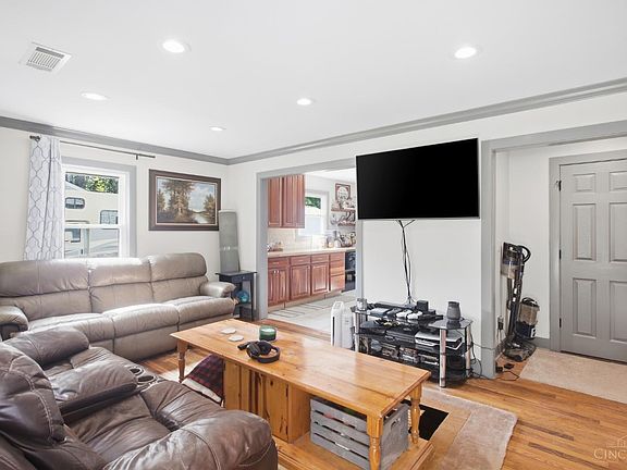 3rd image of 315 Brown St