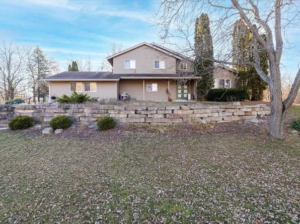 S85W26530 Davis AVENUE, Mukwonago, WI 53149