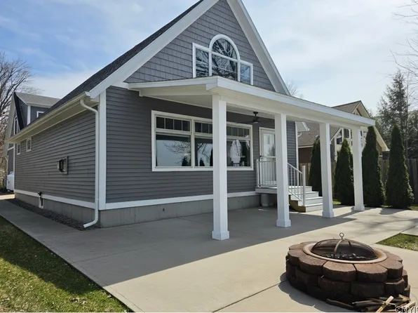 7327 Lakeshore Dr, Blossvale, NY 13308