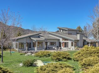 443 Strawberry Ln, Ashland, OR