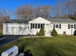 101 Mail Coach Rd, Portsmouth, RI 02871