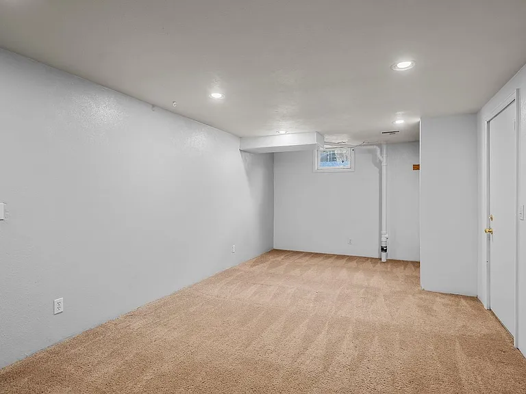 1393 S Grant St — Photo 19