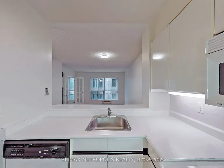 7 Carlton St #708 — Photo 12