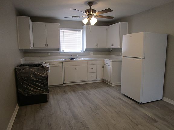 4th image of 104 Pecan St