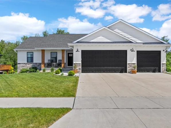 7300 Country Ridge Dr NW, Palo, IA 52324