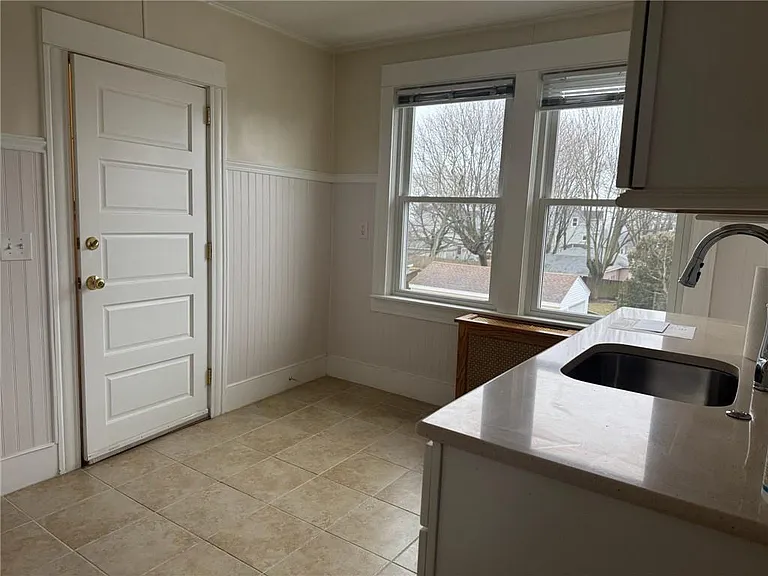 15 Freeborn St #2 — Photo 6