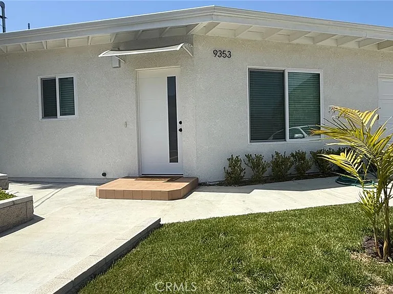9353 Crystal View Dr — Photo 2