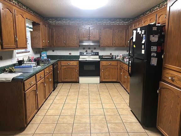 Kitchen.  Appliances stay.