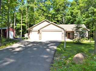 E8352 Weyauwega Rd, New London, WI 54961