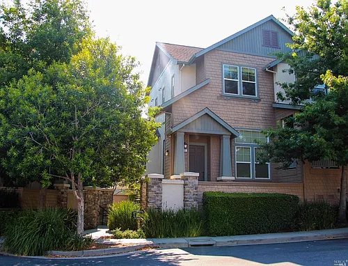 62 Almond Ct Photo 1