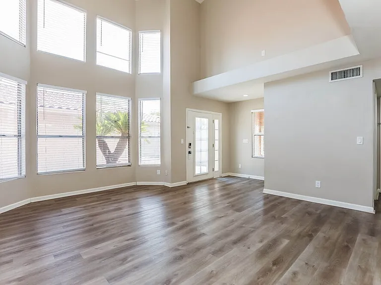 5330 E Fairfield St — Photo 7