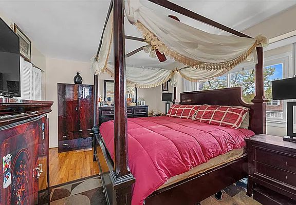 5th image of 10553 Avenue L