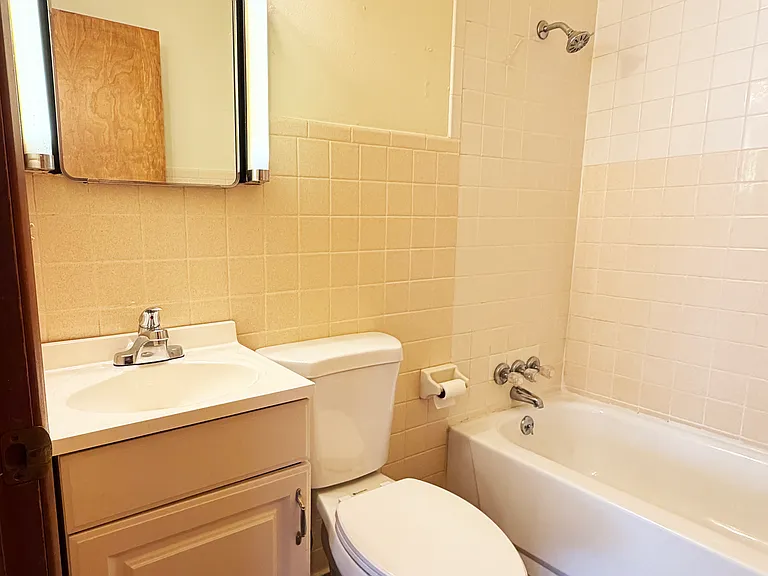 112 W 4th St #112 — Photo 23