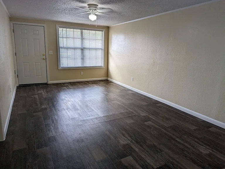 Sunrise Apartments — Photo 17