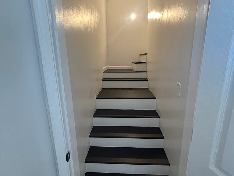 1319 Cody St — Photo 10