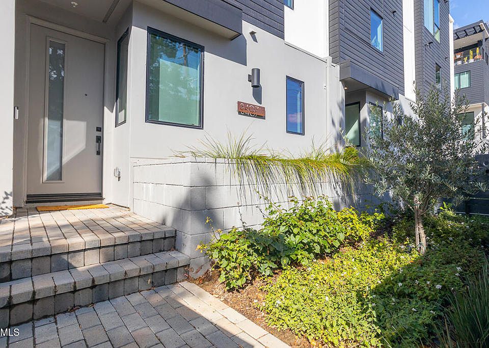 1st image of 3407 1/2 Fletcher Dr