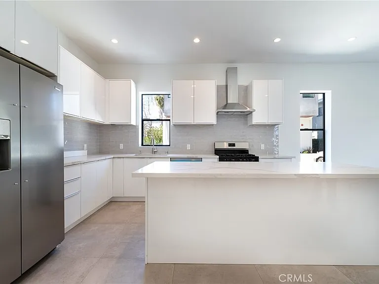1805 S Longwood Ave — Photo 3