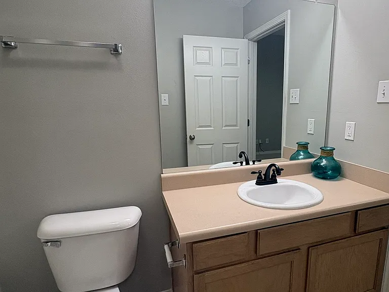 8711 Londonderry Ct — Photo 1