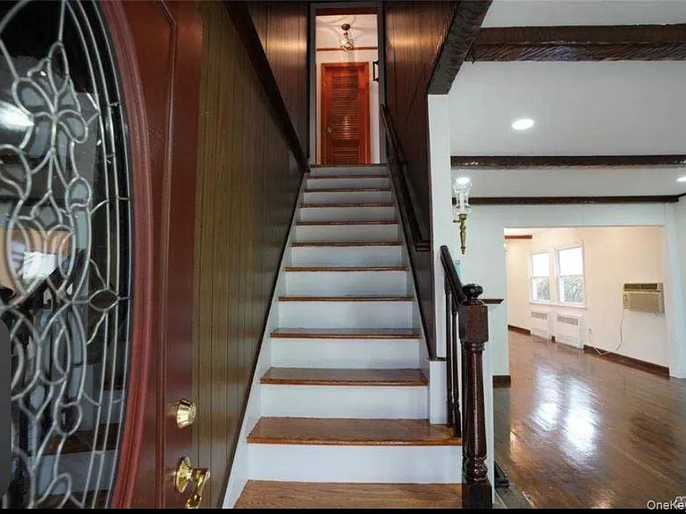 252 Arlington St — Photo 4